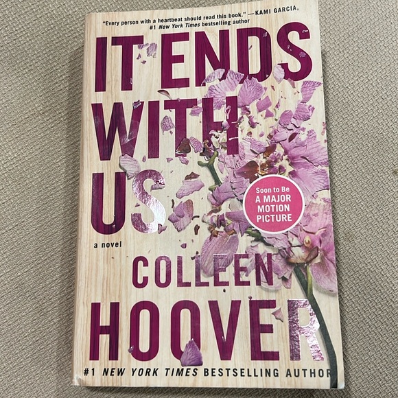 “It Ends with Us” Colleen Hoover Novel. Best Selling book - Picture 1 of 1